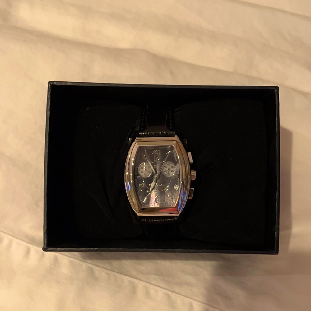 Ladies Watch - Picture 1 of 5